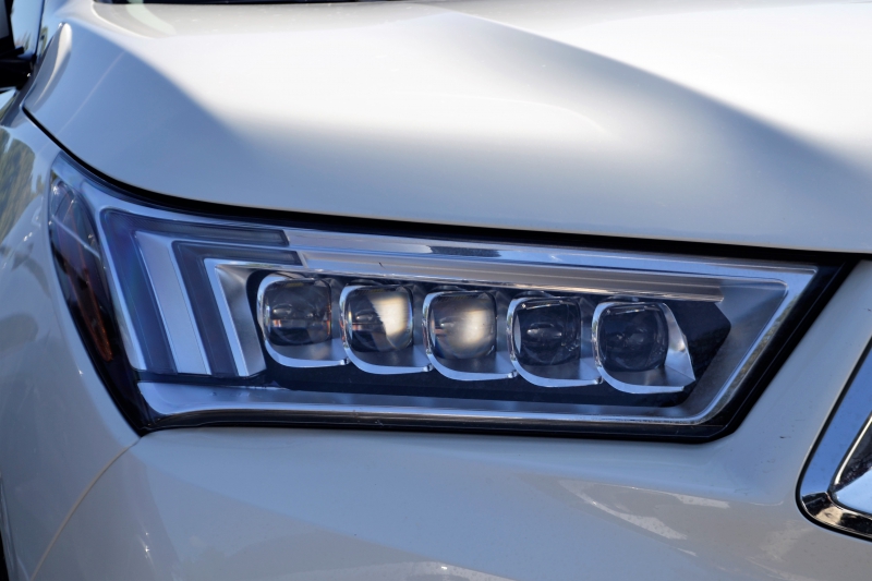 automobile-ST PIERRE-min_acura-headlamp-2834131